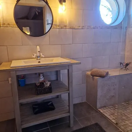 Maison Des Romarins روشيفورْ دو جارْ