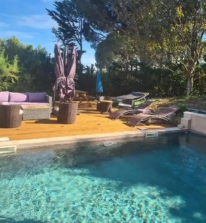 Maison Des Romarins بيت للعطل